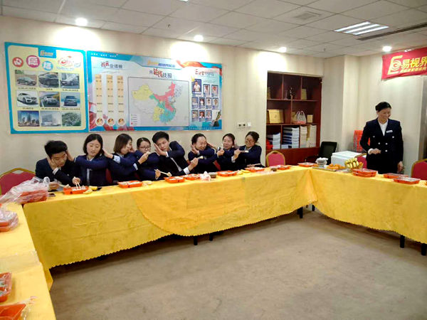 冬至游戲進(jìn)行中，小伙伴們都玩得十分開(kāi)心