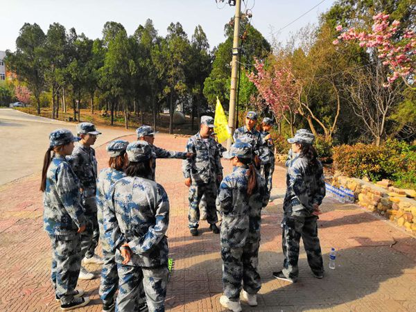 游戲環(huán)節(jié)中，大家齊心協(xié)作，群策群力