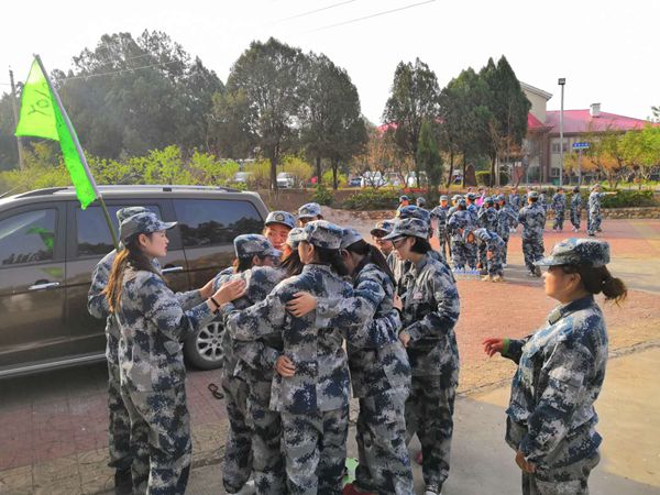 游戲環(huán)節(jié)中，大家齊心協(xié)作，群策群力
